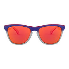 Load image into Gallery viewer, Oakley Frogskins Splatterfade Collection Sunglasses Pink Blue Fade/PRIZM Ruby